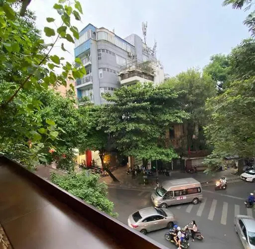 Privatehouse\'Sartistbrkitchenbalconyoldquarter